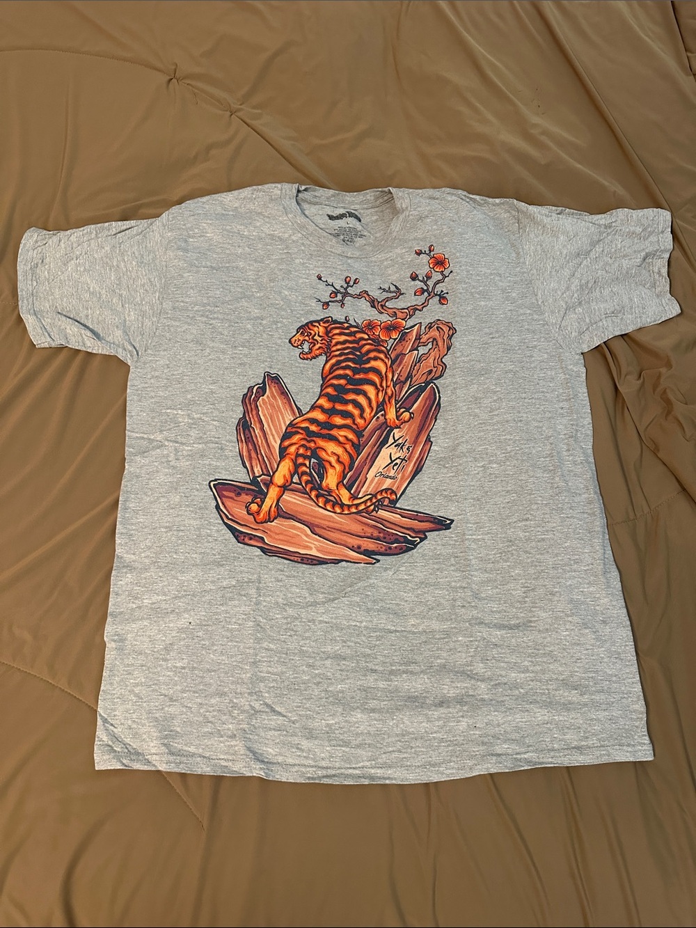 Yak & Yeti Japanese Tiger Graphic Tee – Heather Gray – Size Large